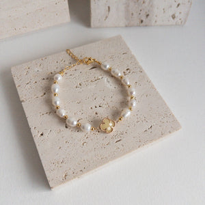 CLOVER Freshwater Pearl Bracelet - image