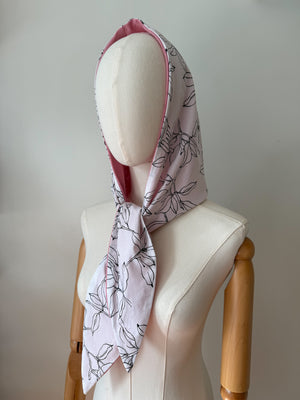 Hood-Scarf in Floral and Pink - image