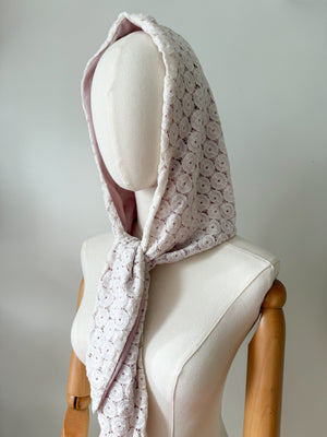 Hood-scarf in Lace and Lavender - image