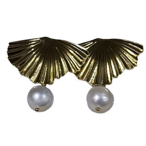 Fan style freshwater pearl earrings - image