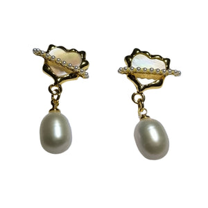 White Frehwater Pearl Dangling Earrings16 - image