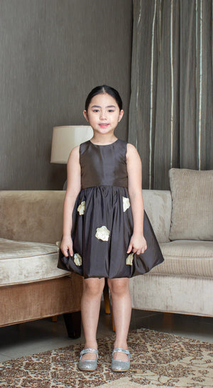Sleeveless Mushroom Dress with Florets in Dark Brown - image