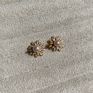 Flower Freshwater Pearl Stud Earrings - image