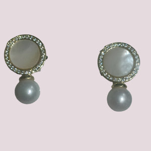 Round MOP EARRINGS - image