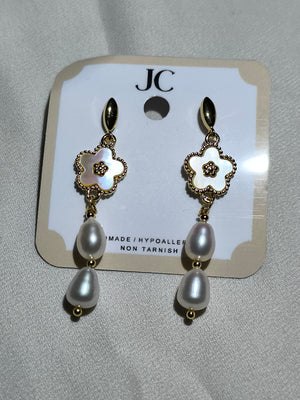 White Frehwater Pearl Dangling Earrings13 - image