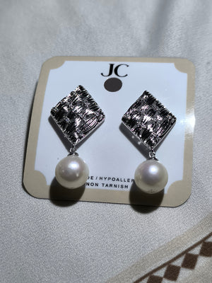 White Frehwater Pearl Dangling Earring24 - image