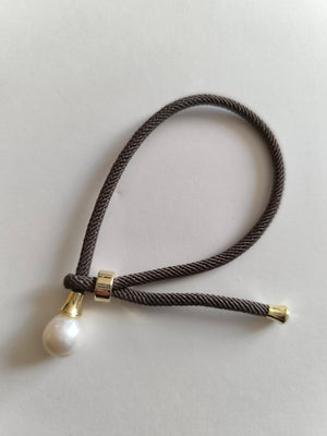 Y bracelet pearl  off brown - image