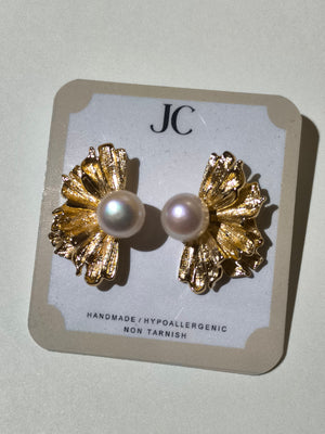 SIDE GOLD FRESHWATER PEARL EARRINGS - image