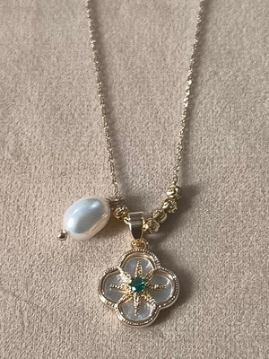 EMERALD clover  Necklace - image