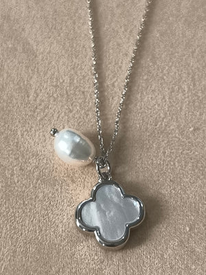 Plain Clover white necklace - image