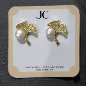 FRESHWATER pearl earrings  A011 - image