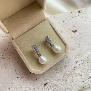 Sable Freshwater Pearl Dangling Earrings - image