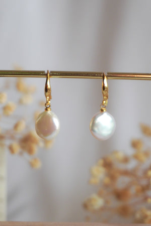 NAIARA Keshi Pearl Earrings - image