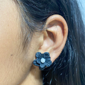 Raya Stud Earrings - image