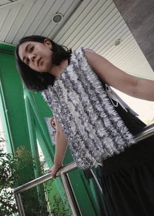 ruffle bib - white soft twill - image