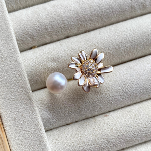 Flower Freshwater Pearl Ring - image