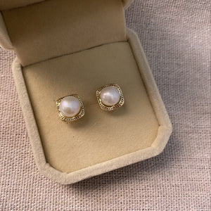 Kia Freshwater Pearl Stud Earrings - image