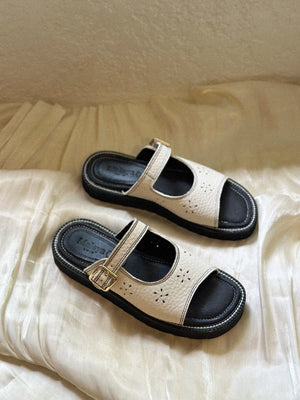 Flora in Cream - image