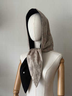 Hood-scarf in Snake and Black - image