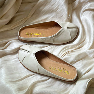Tabi Vita in Off White - image
