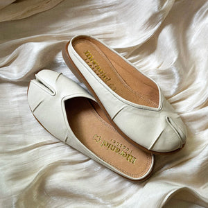 Tabi Vita in Off White - image