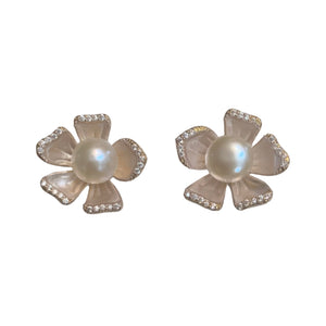 5 Light Floral Freshwater Pearl - image