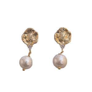 FRESHWATER pearl  hammered look earrings - image