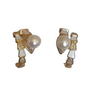 White loop Earrings - image