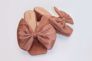 Statement Bow with  Kitten Heel in synthetic suede - image