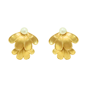 TWY Cici flower stud with fresh pearl - image