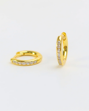 classic zircon huggie 14k veimeil - image