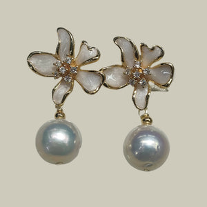 CALLA LILLY PEARL EARRINHS - image