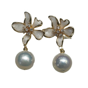 CALLA LILLY PEARL EARRINHS - image