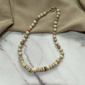 Handknotted Necklace w Shells - image