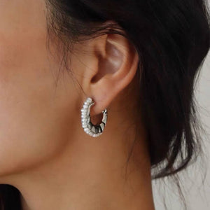 Jaundice pearl earring - image