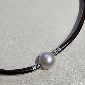 Leather pearl necklace4 - image