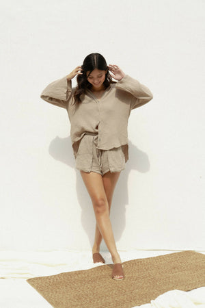 Hapon Shorts in Dune - image
