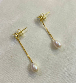 Eleanor Freshwater Pearl Earrings - image